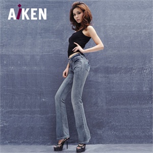 AIKEN爱肯牛仔【新品】 蝴蝶绣花款中低腰微喇牛仔长裤 女61603