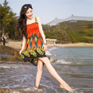时尚潮流夏季热卖款式吊带真丝孔雀图案女生沙滩裙