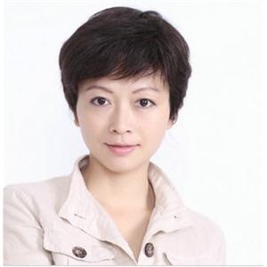 中<em>老年</em>高贵短卷发妈妈<em>短发</em>