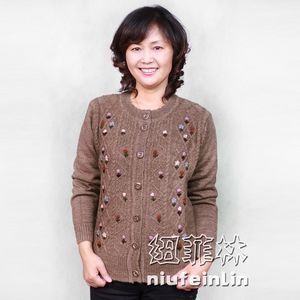 楼尚楼 时尚妈妈全羊毛手工绣花毛衣