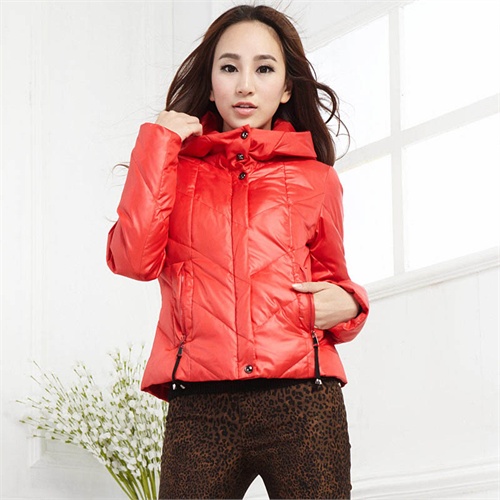 衣香丽影2012冬装新款时尚带帽百搭保暖短款羽绒服外套女9287505_红色
