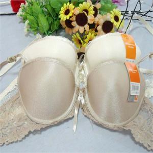 免邮+特价款 贝婷娜 品牌专柜 上薄下厚光面文胸 84233